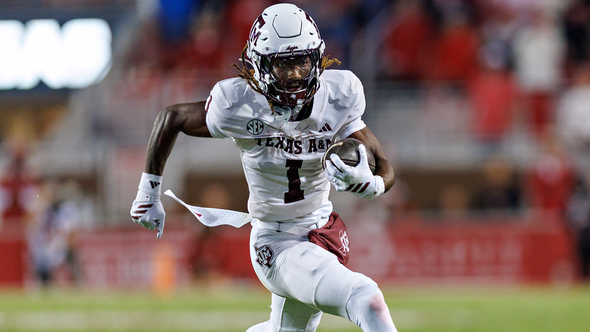 <a href="https://www.cbssports.com/college-football/news/mario-craver-texas-am-new-height-sec-championship-college-football-playoff/" target="_blank">Mario Craver’s evolution helps elevate Texas A&M to new heights as Aggies enter critical stretch run</a>
