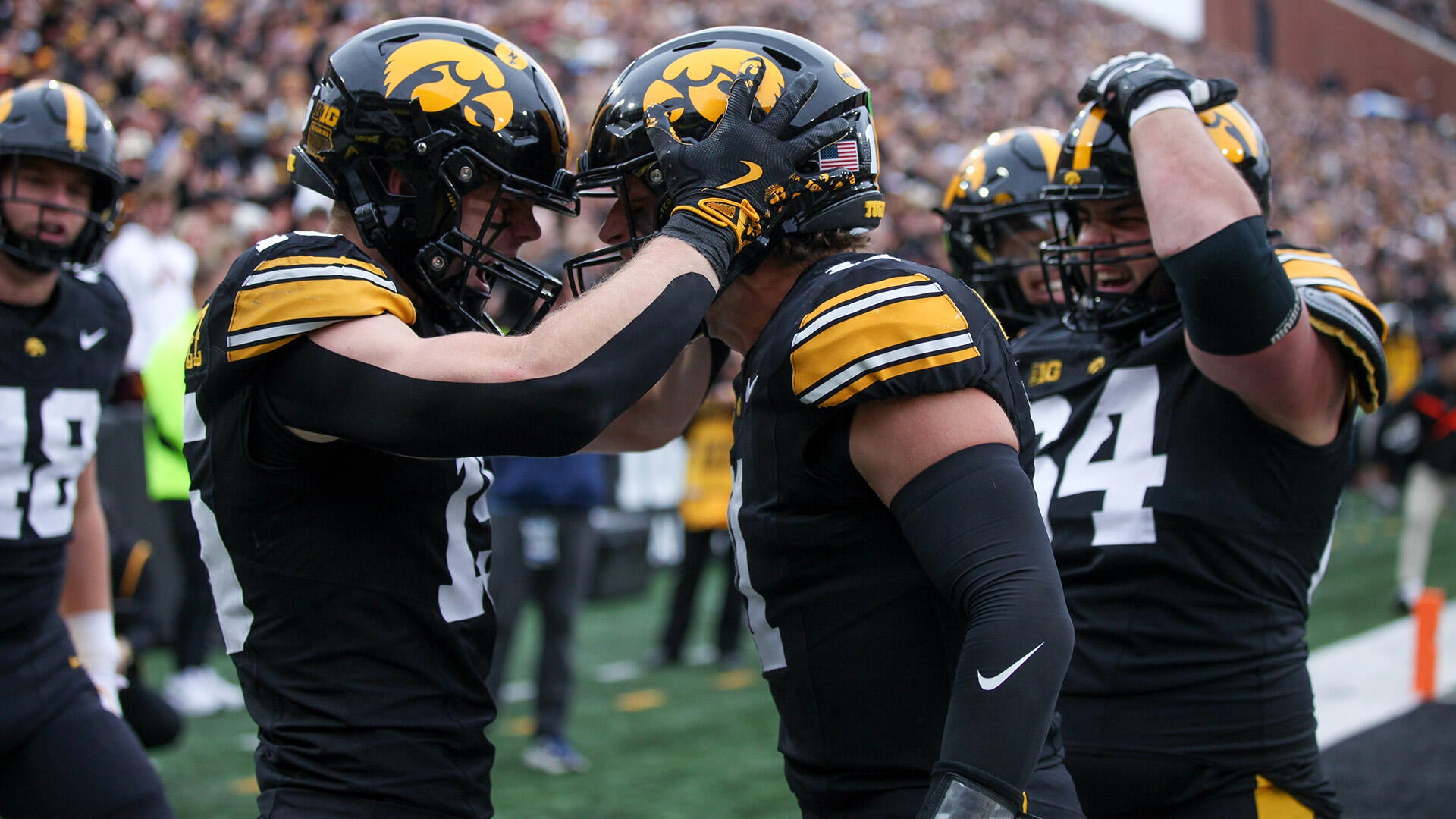 No. 9 Oregon, No. 20 Iowa Likely to Deal With Rain and Snow