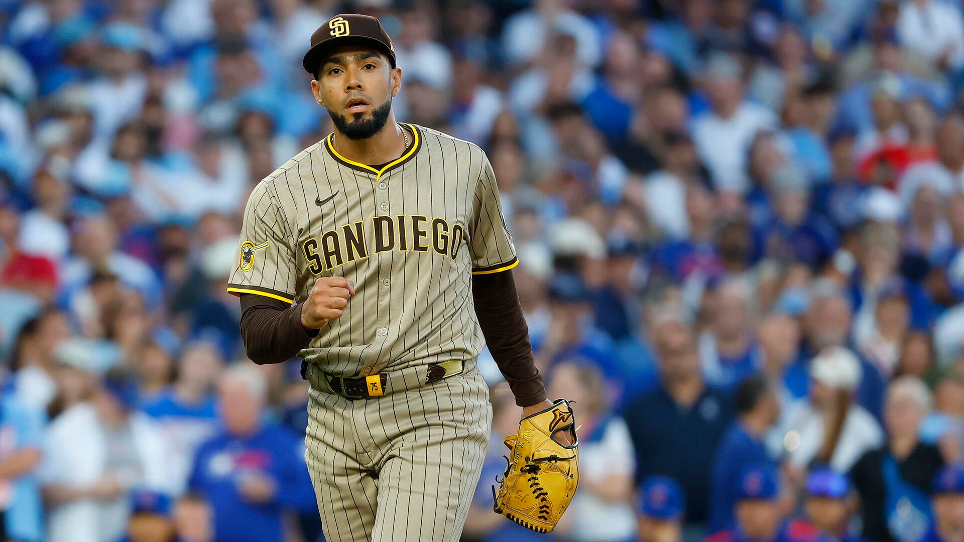 Offseason Goals for Yankees: No. 3 Sign Edwin Diaz or Robert Suarez