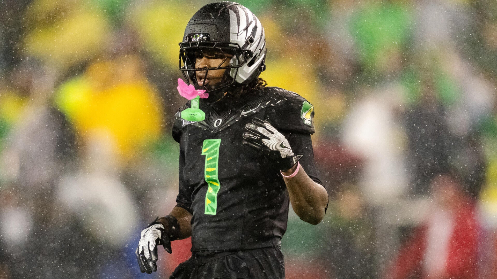 <a href="https://www.cbssports.com/college-football/news/dakorien-moore-injury-oregon-ducks-wide-receiver/" target="_blank">Oregon star WR Dakorien Moore injured in practice, will miss Week 11 Big Ten showdown vs. Iowa</a>