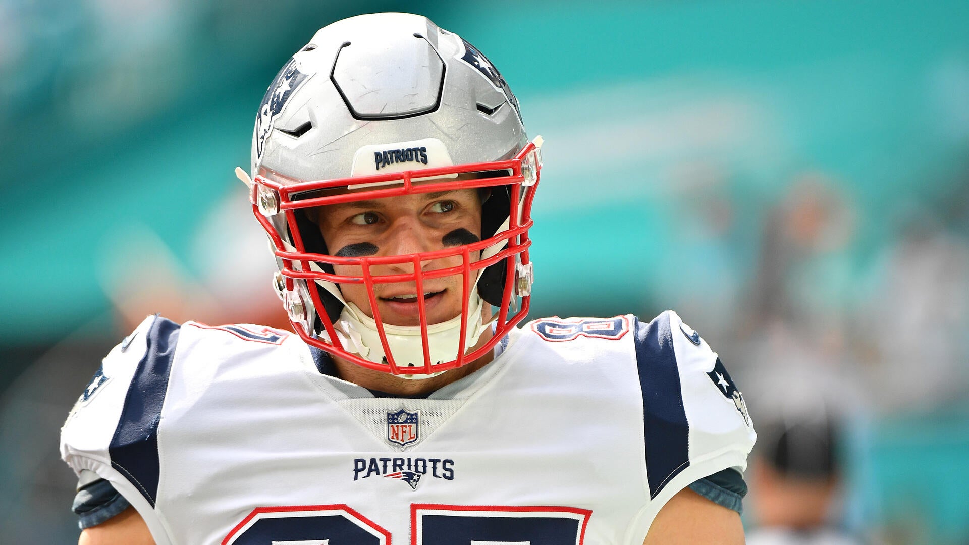 Rob Gronkowski signs one-day contract, officially retires as member of Patriots: 'This means a lot to me'