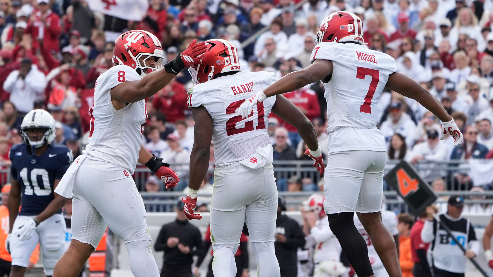 <a href="https://www.cbssports.com/college-football/news/big-ten-football-picks-games-storylines-indiana-iowa-usc-week-12/" target="_blank">B1G Time: Indiana adds new layer to its culture shift, Iowa vs. USC headlines Week 12 schedule</a>