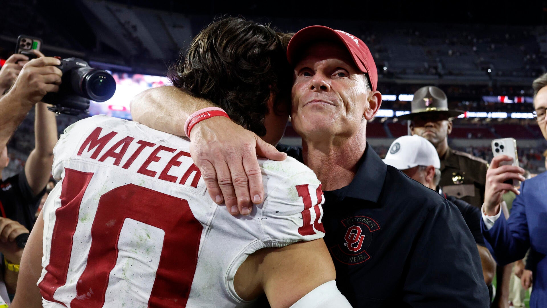 <a href="https://www.cbssports.com/college-football/news/ap-top-25-poll-college-football-rankings-week-13-oklahoma-georgia/" target="_blank">Oklahoma, Georgia gain ground in AP Top 25 rankings as SEC showdowns shape Week 13 poll</a>