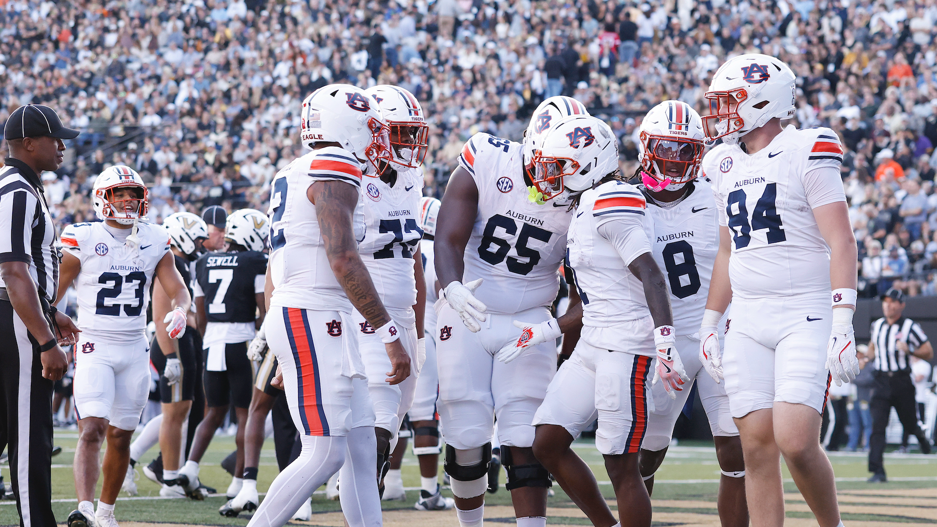 <a href="https://www.cbssports.com/college-football/news/college-football-playoff-bracket-busters-sec-auburn-lsu-missouri/" target="_blank">College Football Playoff bracket busters: How SEC trio of Auburn, LSU, Missouri could wreak havoc on committee</a>