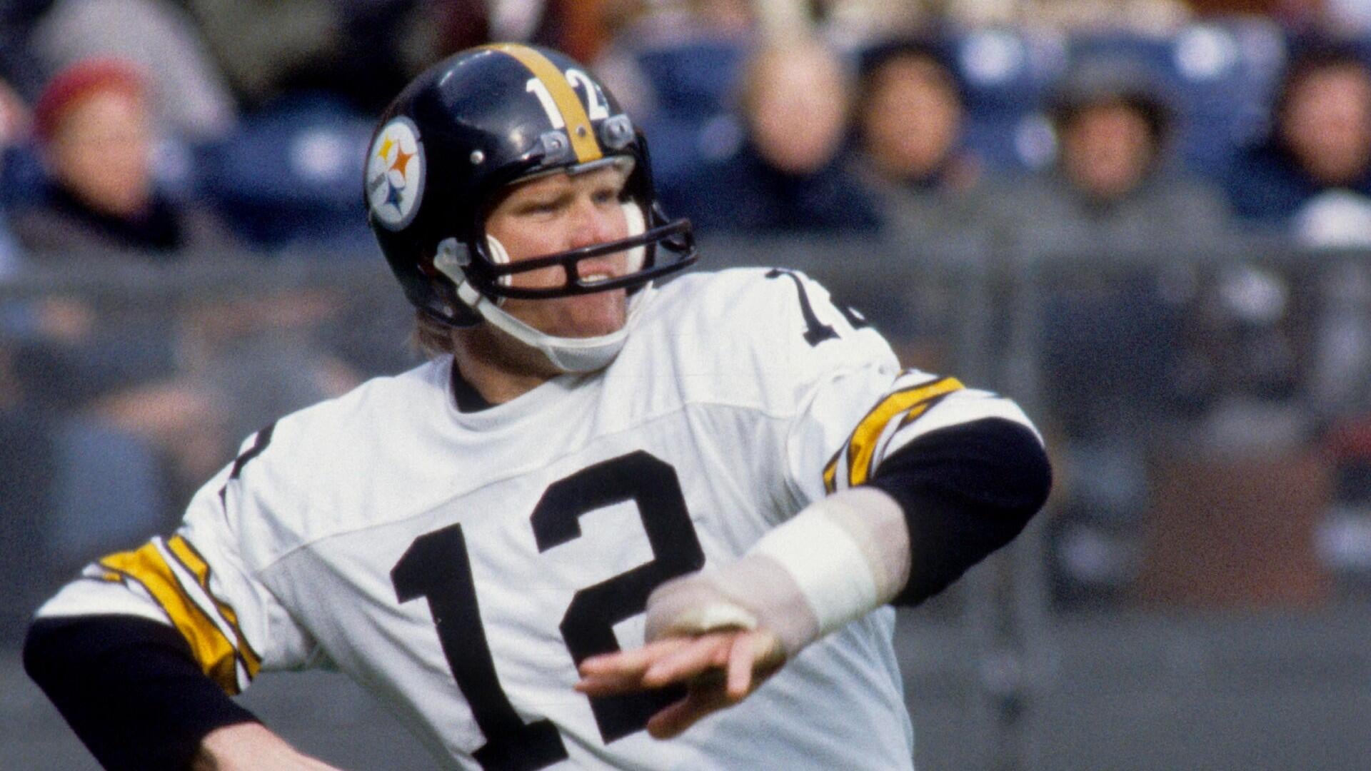 Aaron Rodgers wouldn't be the first notable Steelers quarterback to play with a broken left wrist Aaron Rodgers wouldn't be the first notable Steelers quarterback to play with a broken left wrist
