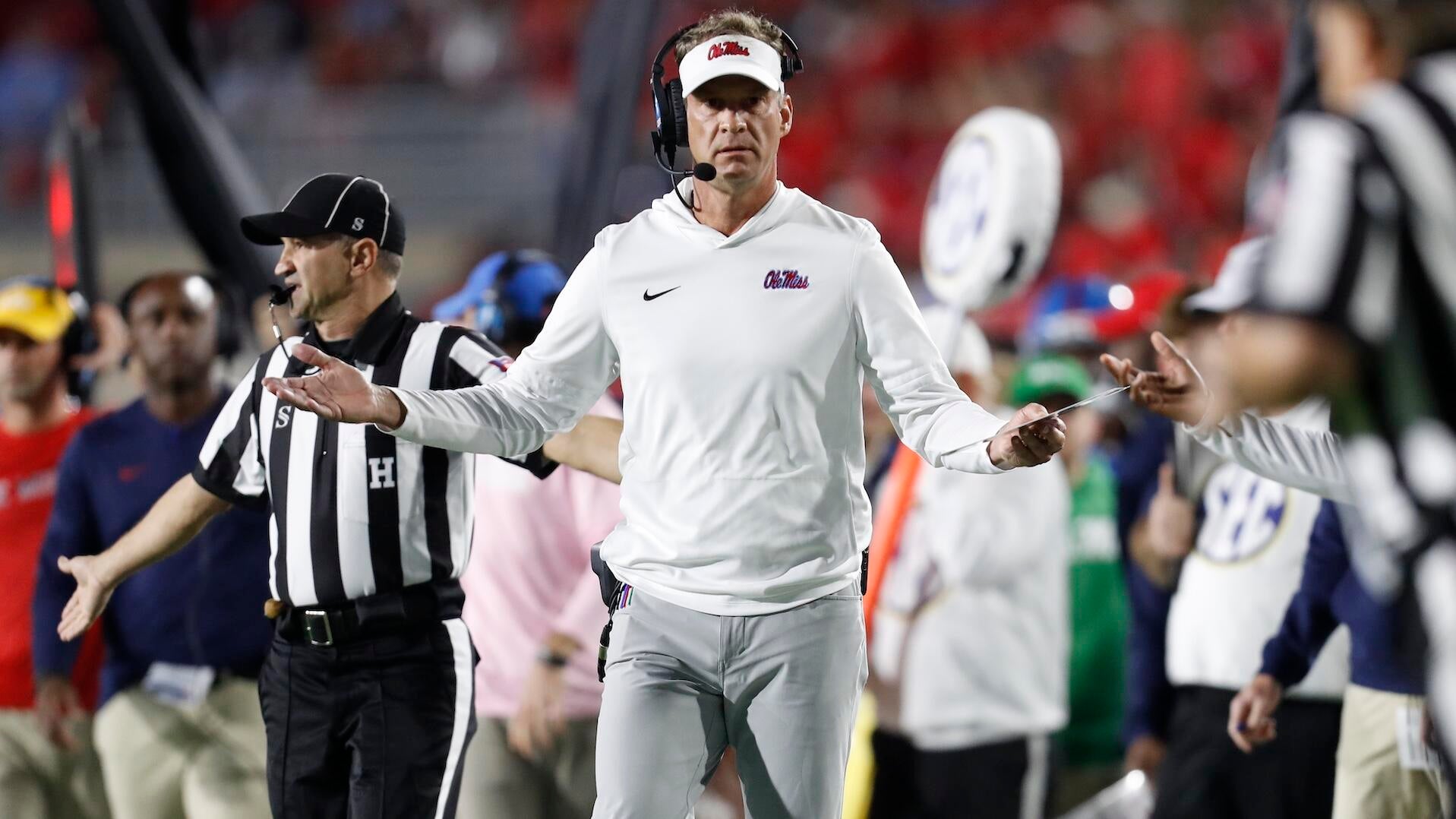 <a href="https://www.cbssports.com/college-football/news/lane-kiffin-ole-miss-florida-lsu-await-answers/" target="_blank">Keeping the SEC guessing: Lane Kiffin ‘just living in the moment’ as Ole Miss, Florida, LSU await answers</a>