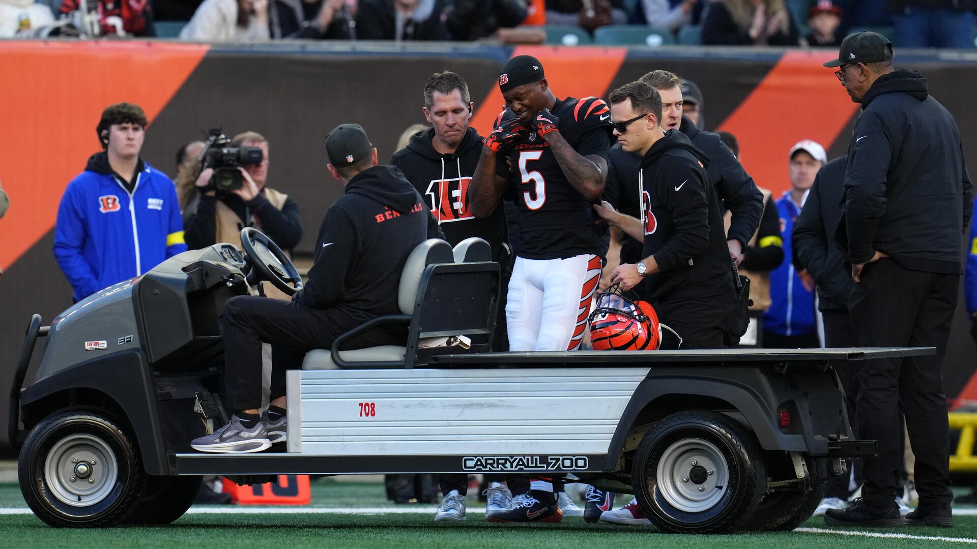 Tee Higgins injury: Bengals WR to miss Thanksgiving game against Ravens after suffering concussion in Week 12