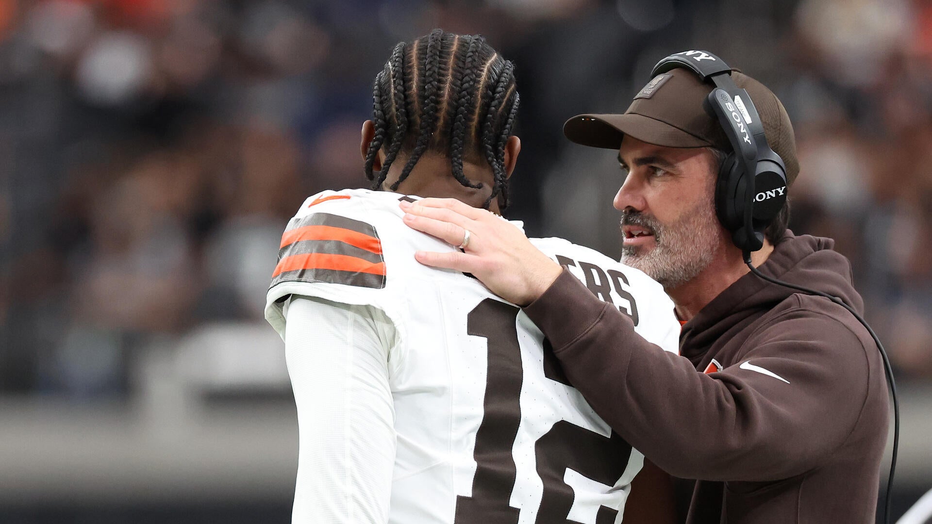 Kevin Stefanski mum on Browns' Week 13 starting quarterback after Shedeur Sanders wins debut