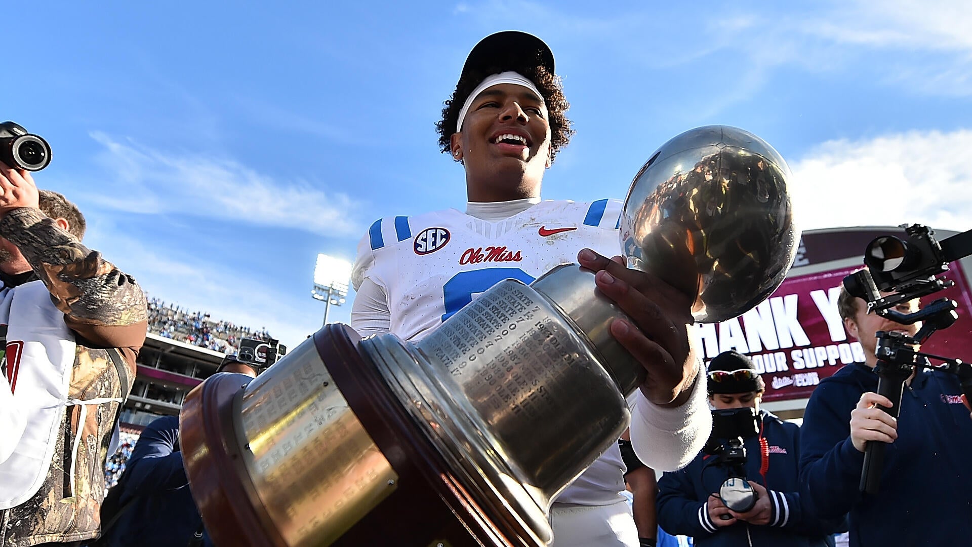 1985 vintage Hughes #9 home shirt | Size M | Classic adidas originals  Manchester United jersey - Football Shirt Collective, image size:1920x1080