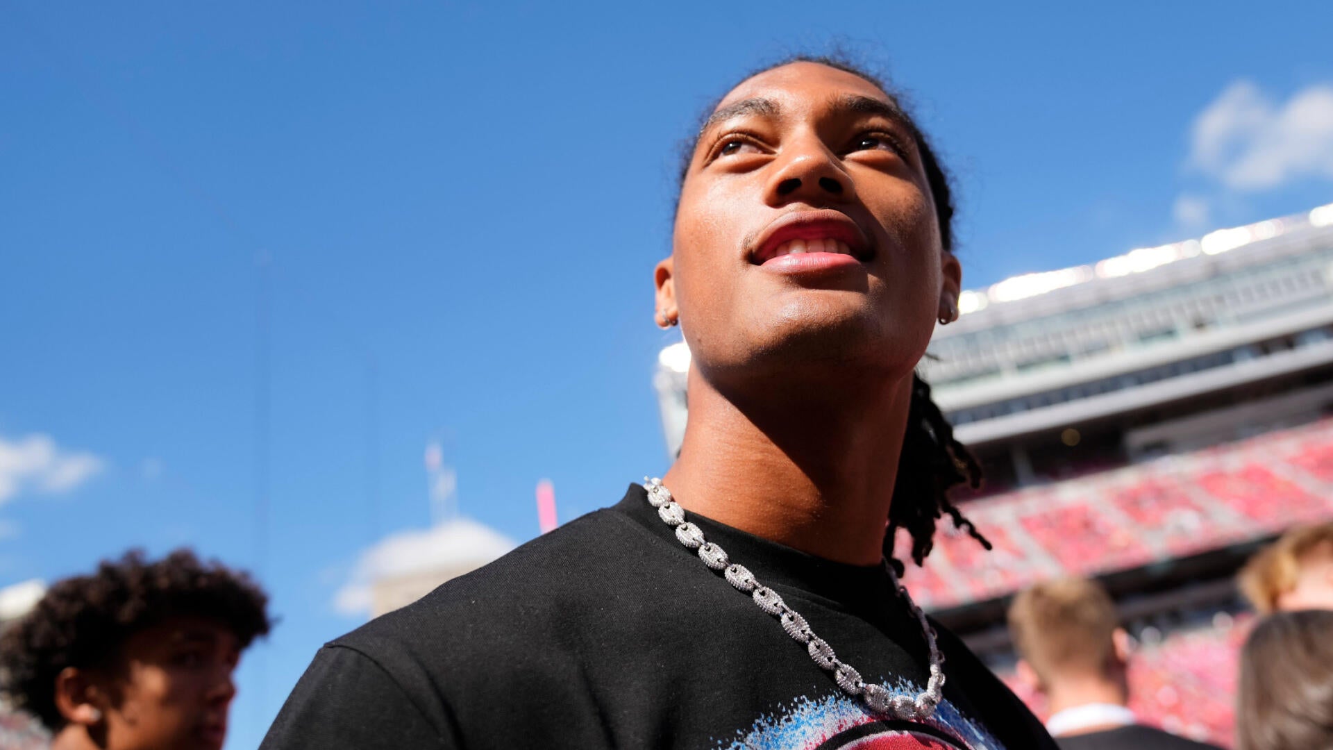 <a href="https://www.cbssports.com/college-football/news/signing-day-storylines-chris-henry-recruitment-oregon-ohio-state-texas-usc-race-for-no-1/" target="_blank">Two stories ruled Signing Day’s first 24 hours: A star recruit who could swing No. 1, and a program in crisis</a>