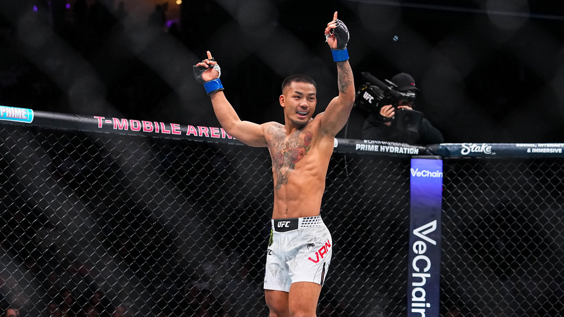UFC 323 results, highlights: Joshua Van becomes second-youngest UFC champ after Alexandre Pantoja injury