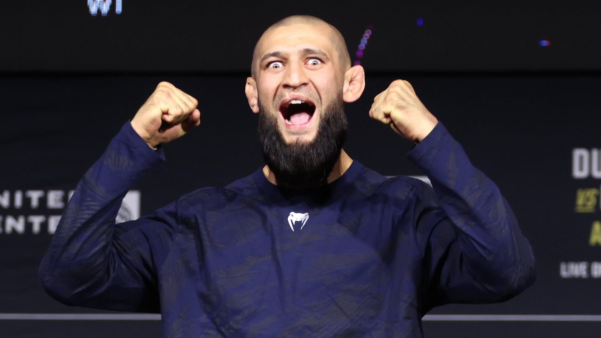 함자트 치마예프는 UFC 미들급 타이틀 방어전 한 번 이후 라이트 헤비급으로 체급을 올릴 것이라고 말했습니다.