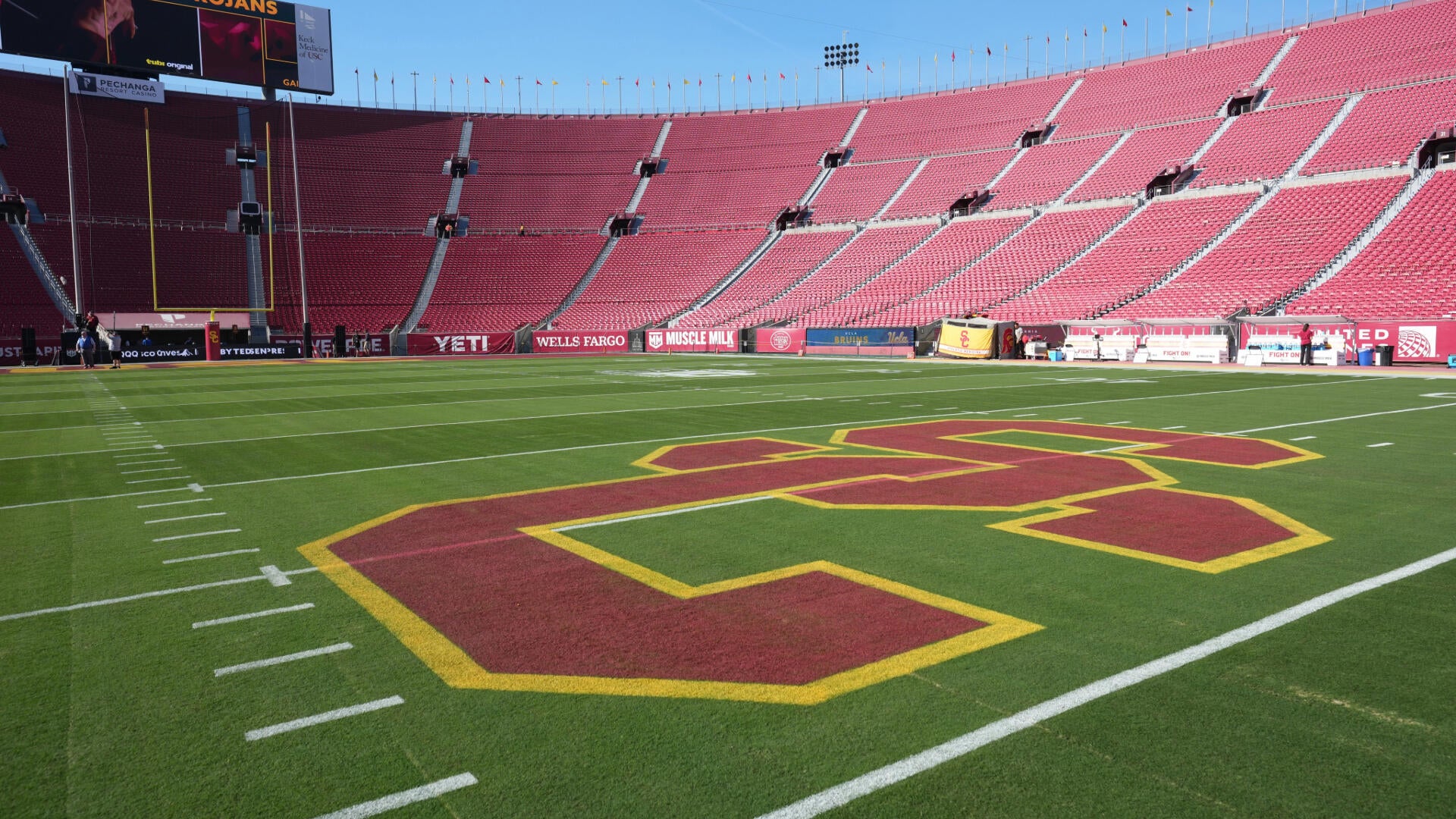 <a href="https://www.cbssports.com/college-football/news/usc-football-los-angeles-olympics-coliseum-sofi-stadium/" target="_blank">Why USC football may be forced out of L.A. Coliseum in 2028, ending century-long streak at historic stadium</a>