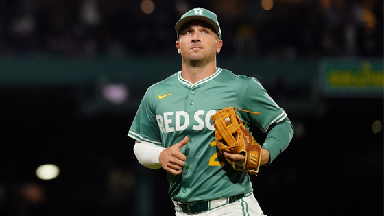 alex-bregman-looks-getty.png
