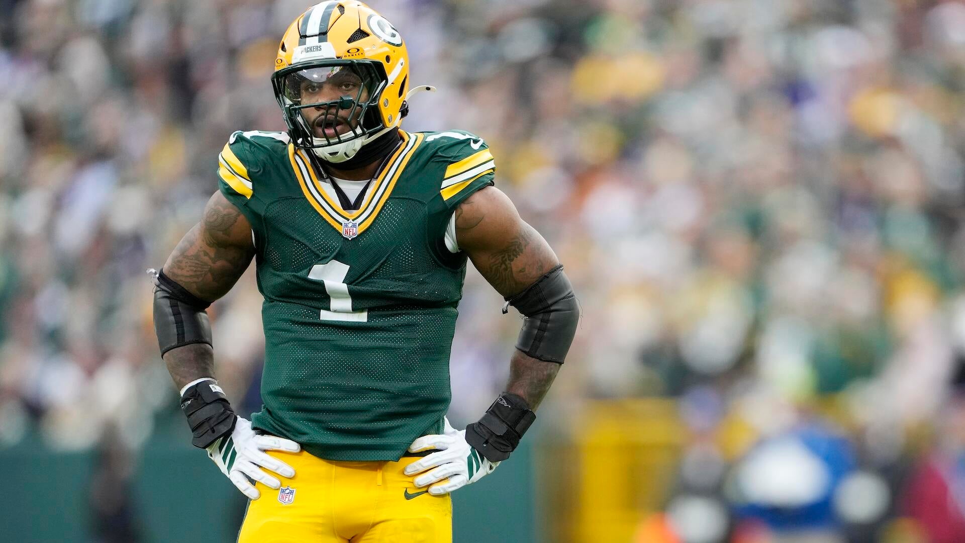 Packers' Micah Parsons goes down with non-contact knee injury in Week 15 matchup vs. Broncos