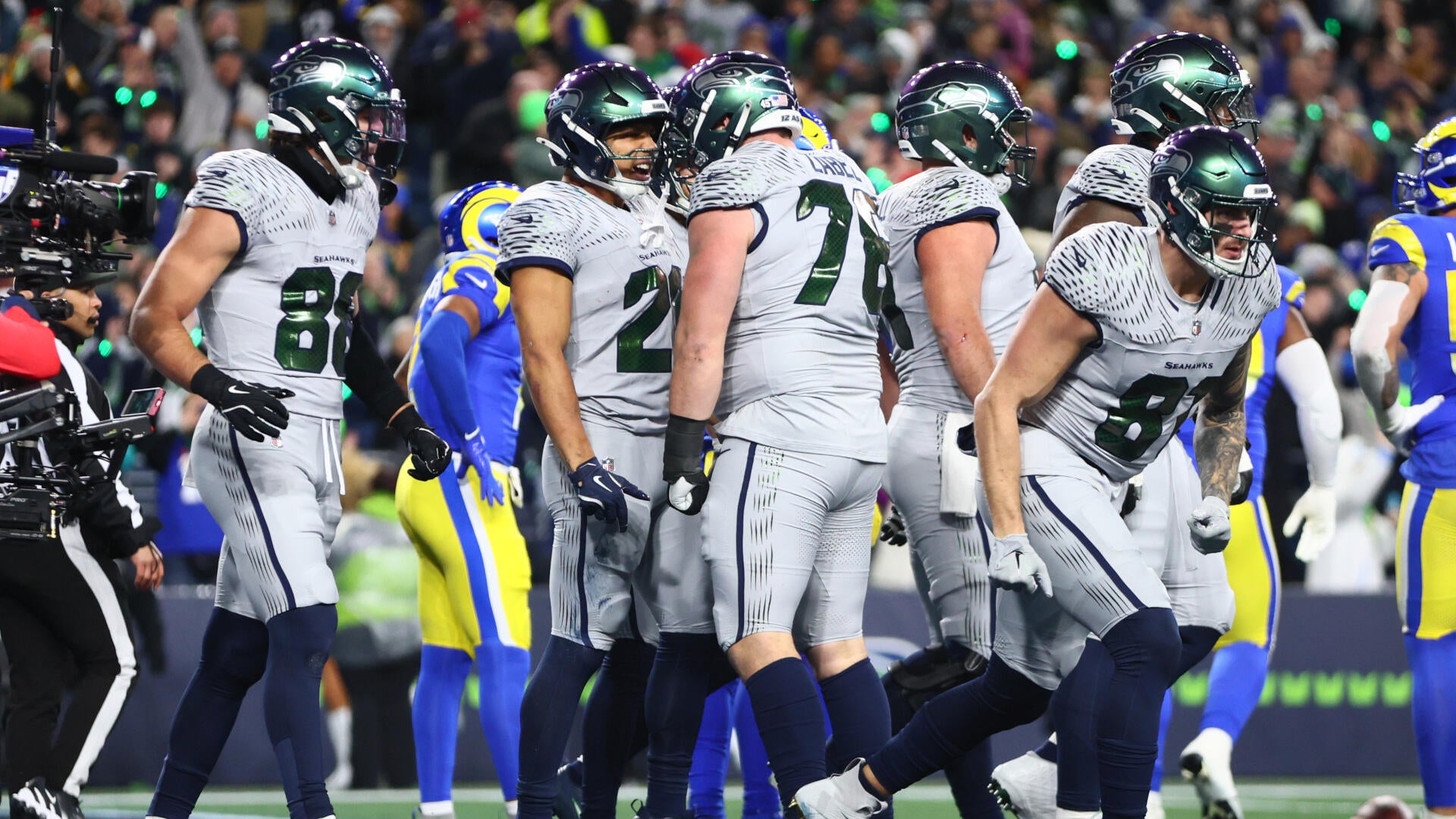 WATCH: Seahawks pull even with Rams on bizarre two-point conversion after backward pass fumble