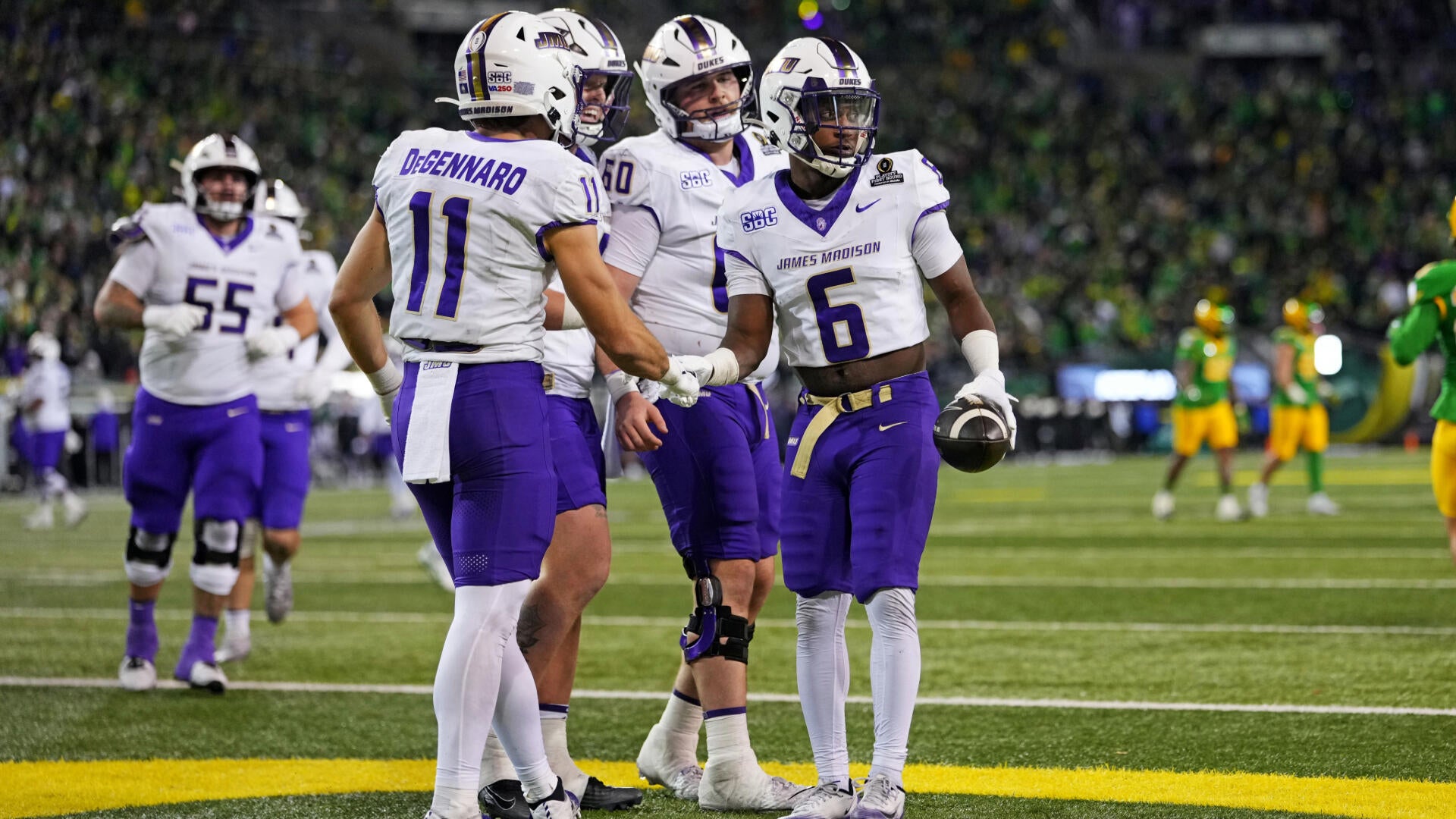 <a href="https://www.cbssports.com/college-football/news/college-football-playoff-group-of-five-cinderella-unlikely/" target="_blank">Group of Five schools belong in the College Football Playoff, but a modern Cinderella is unlikely</a>