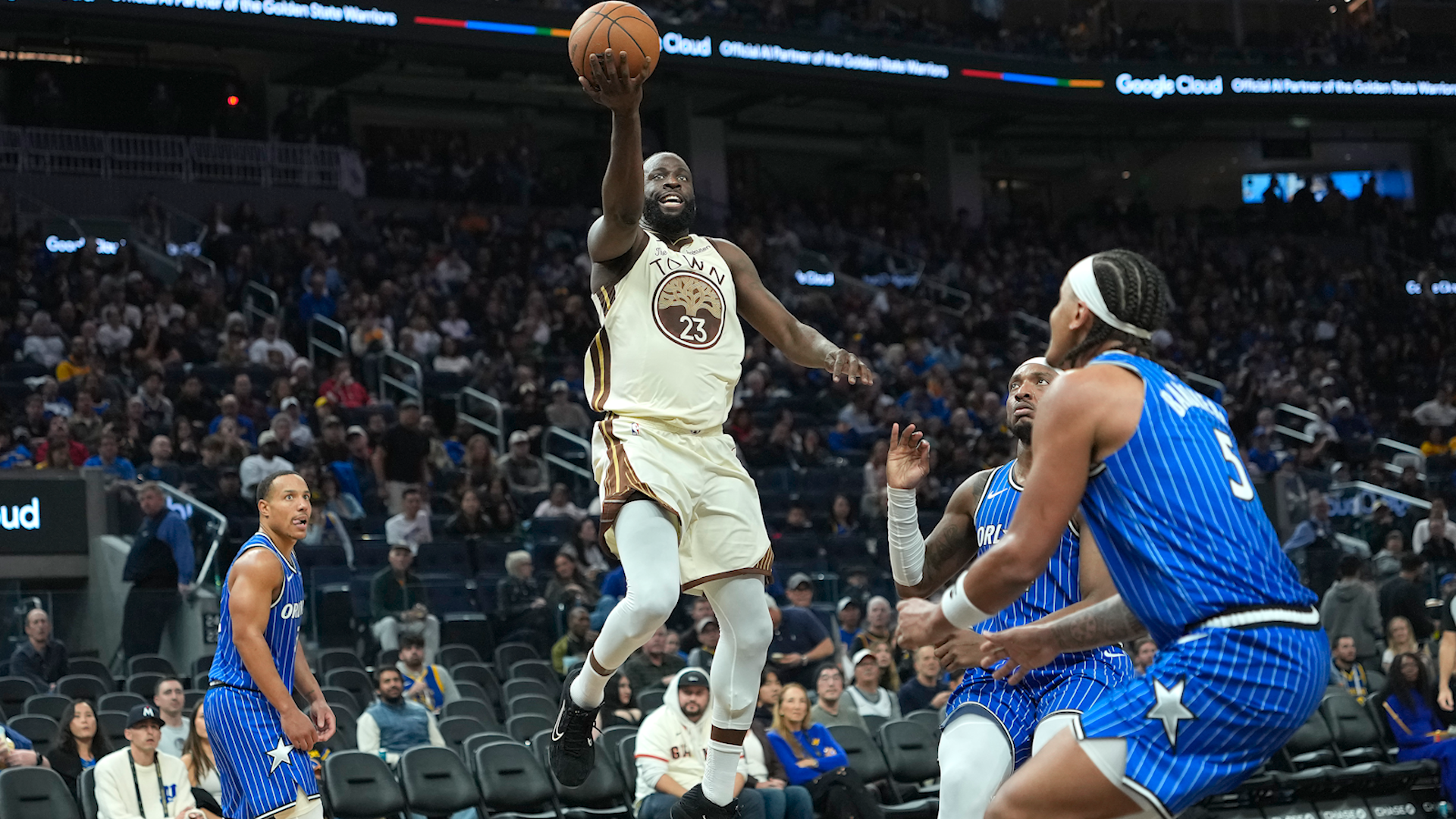 Draymond Leaves Warriors' Bench After Argument With Steve Kerr