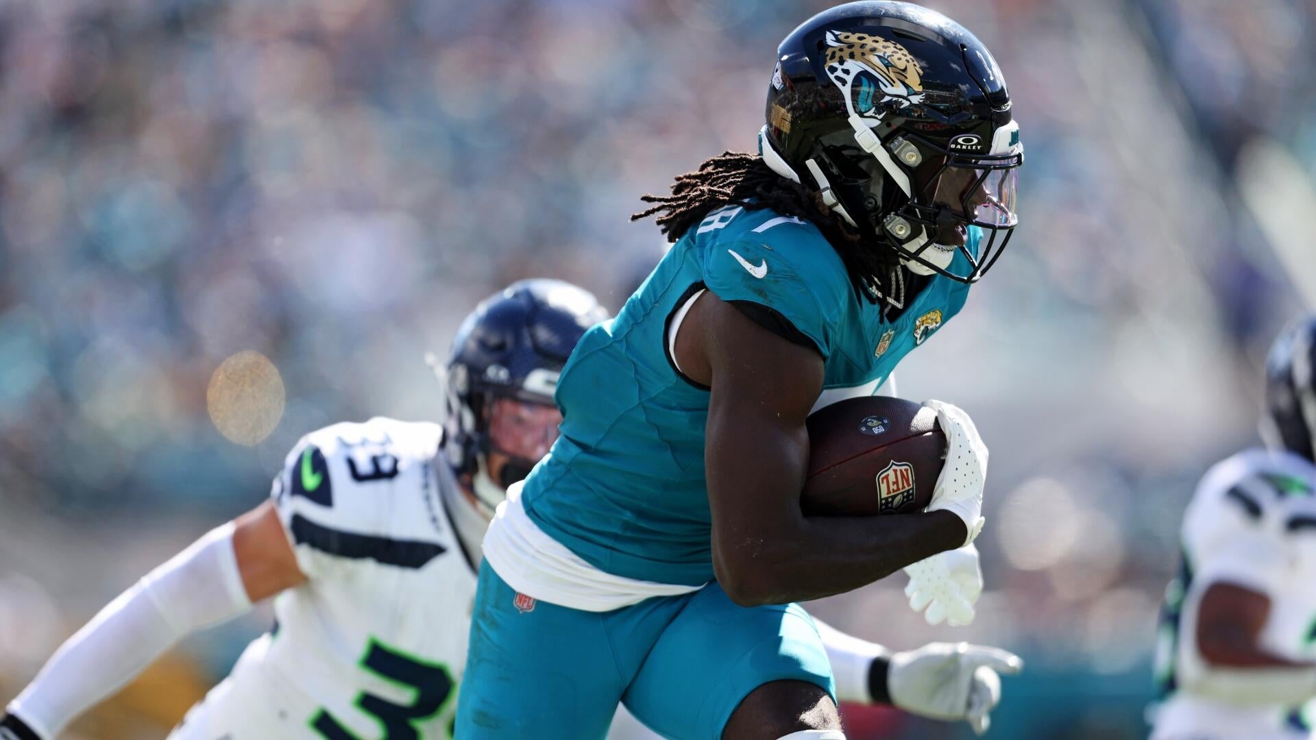 Fantasy football rankings, projections, lineups, sleepers and streamers for NFL Week 17 from proven NFL model