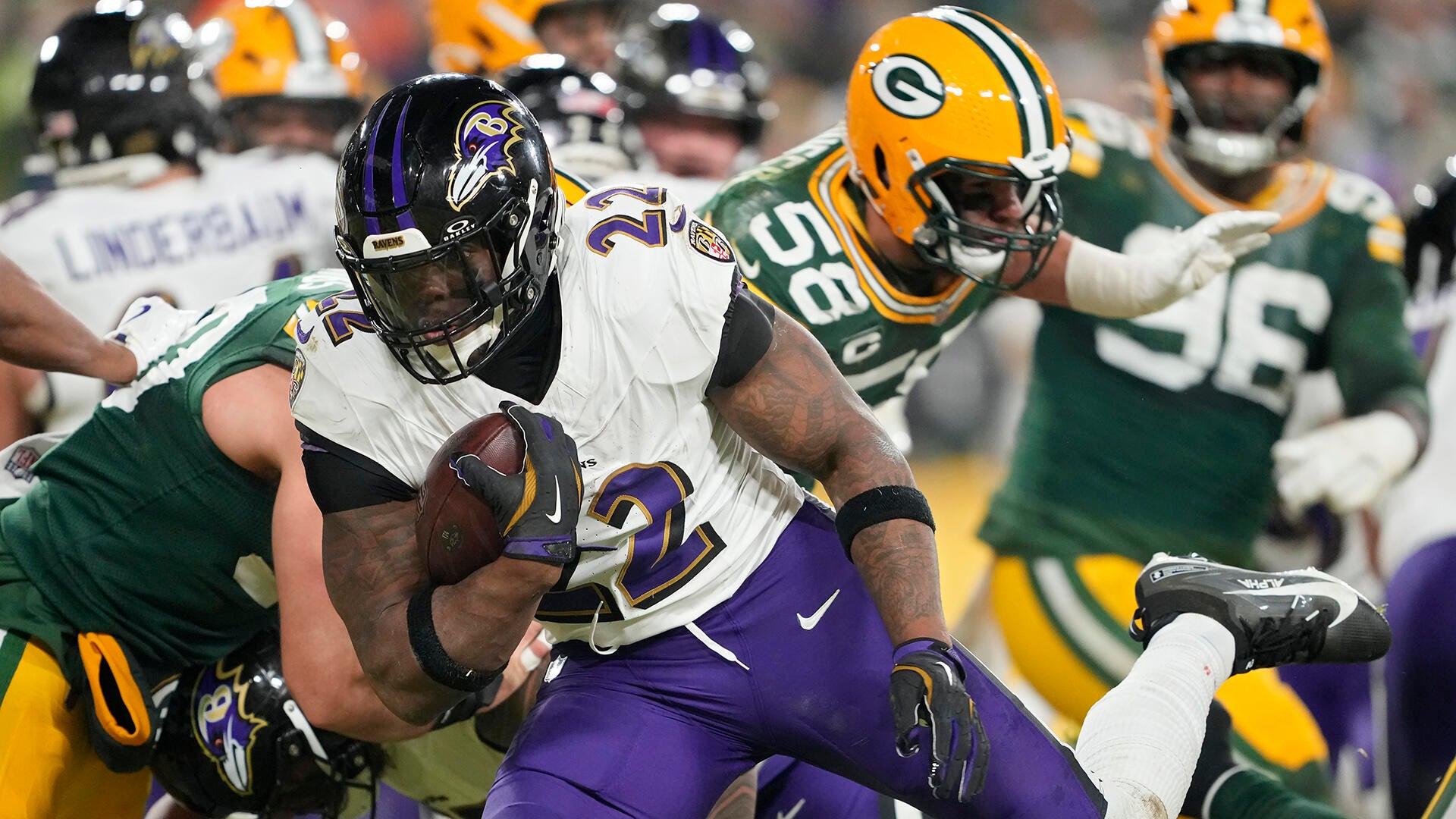 Packers Run in to Deep Trouble Attempting to Tackle Derrick Henry