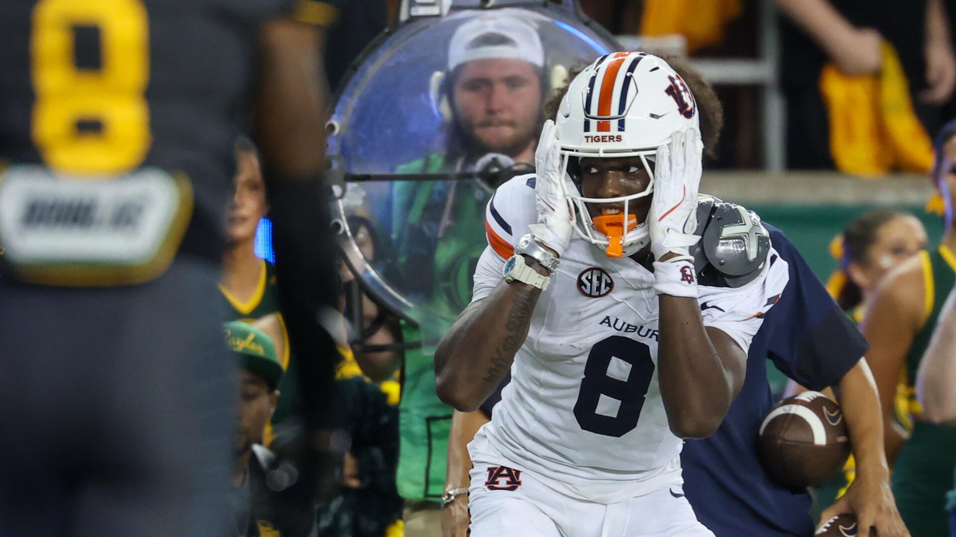 <a href="https://www.cbssports.com/college-football/news/college-football-transfer-portal-day-1-winners-losers-2026/" target="_blank">College football transfer portal winners, losers of Day 1: Chaos, quarterbacks and early power shifts</a>