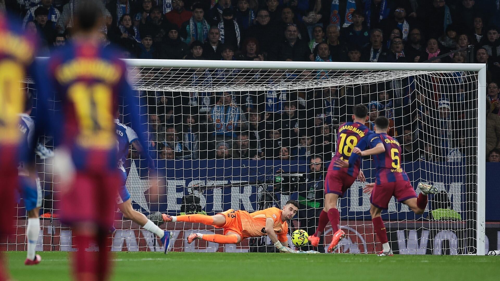 Barcelona win Catalan derby with late surge, put more pressure on Real Madrid in LaLiga title race