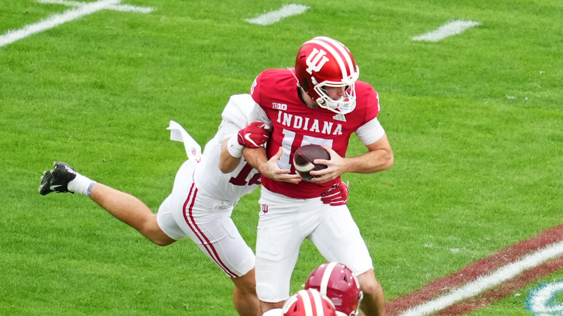 Three Reasons Why Oregon Can Win: No.1 Make Fernando Mendoza Uncomfortable