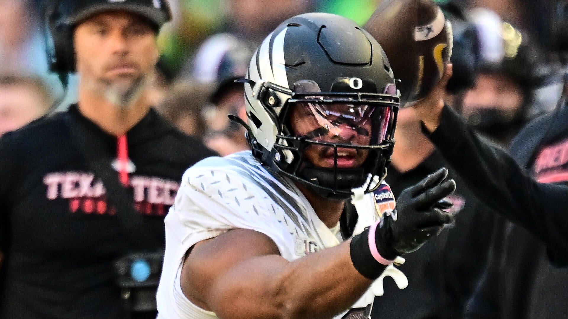 Three Reasons Why Oregon Can Win: No. 3 Kenyon Sadiq Becomes A Beast