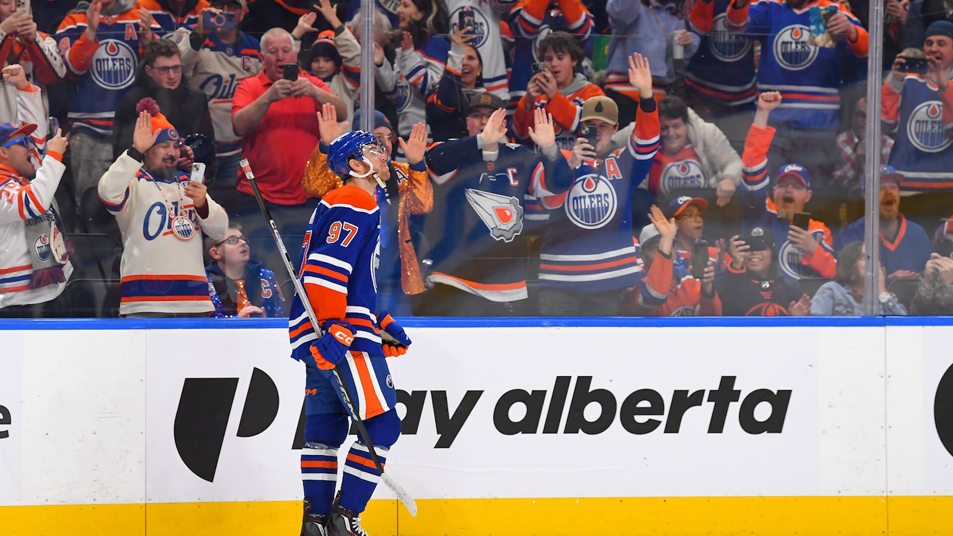 Highlights: Predators at Oilers (1/6)