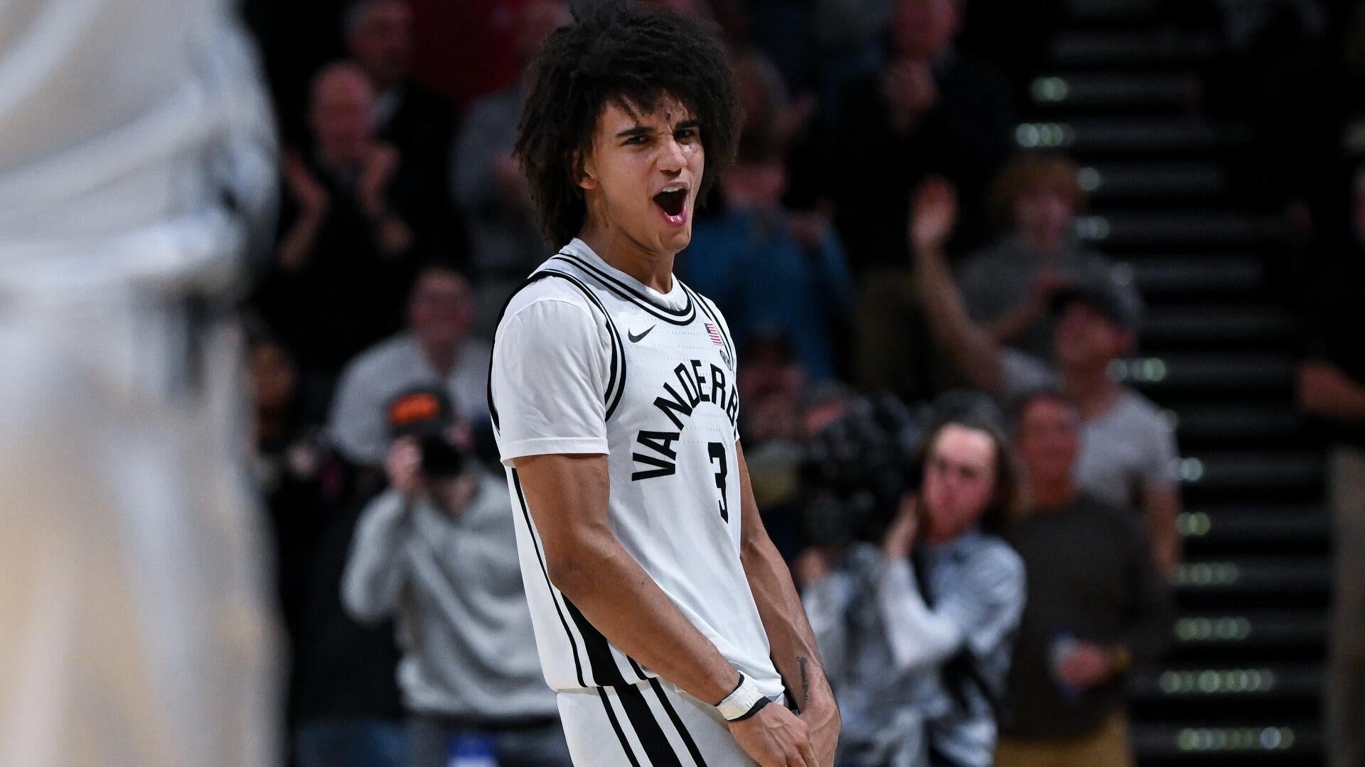 Vanderbilt Edges Alabama to Remain Undefeated