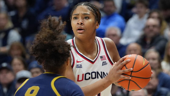 sarah-strong-uconn-notre-dame.png