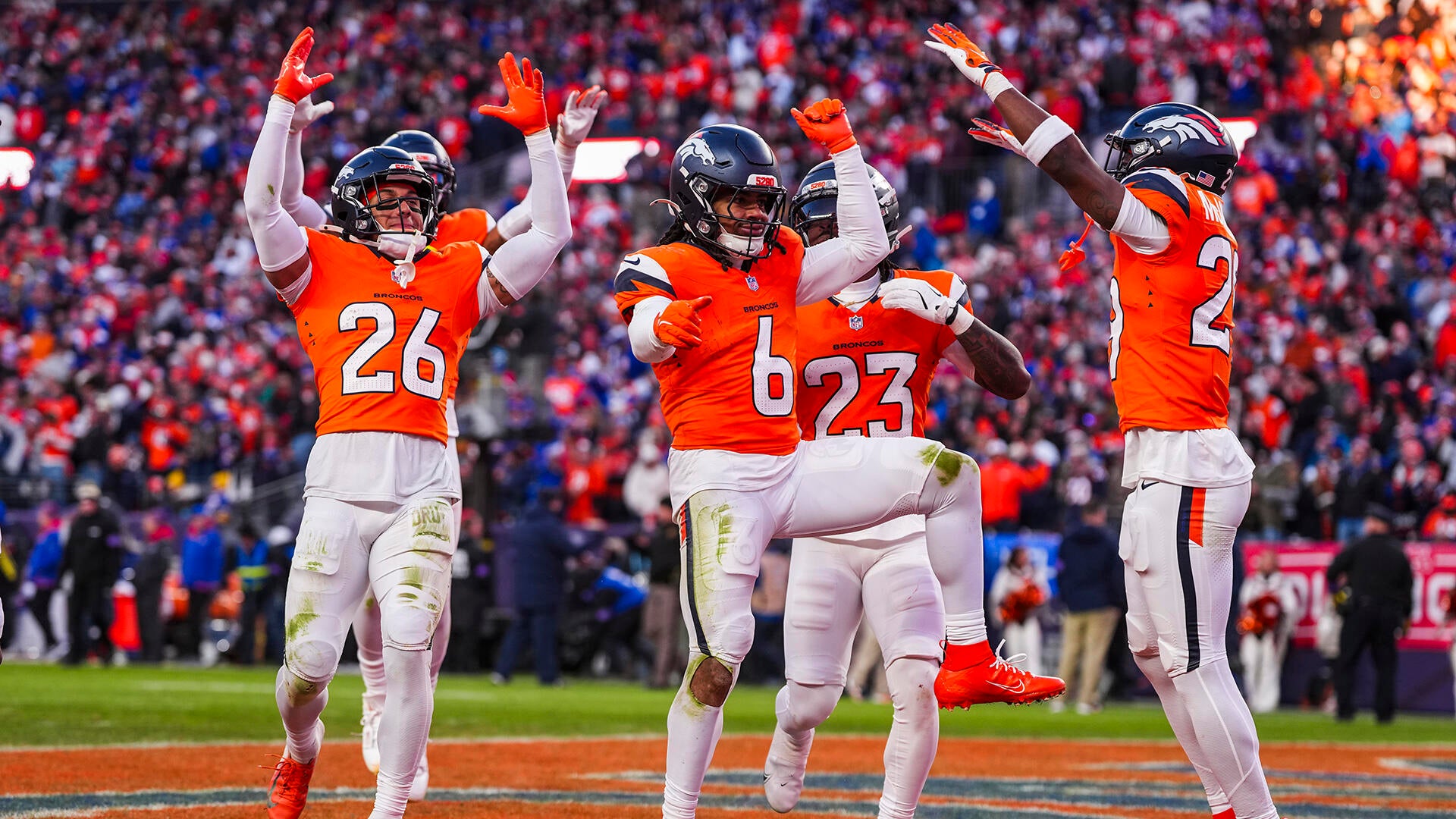 Broncos Defensive Combines Aggressive Pass Rush & Tight Coverage to Keep Teams Down
