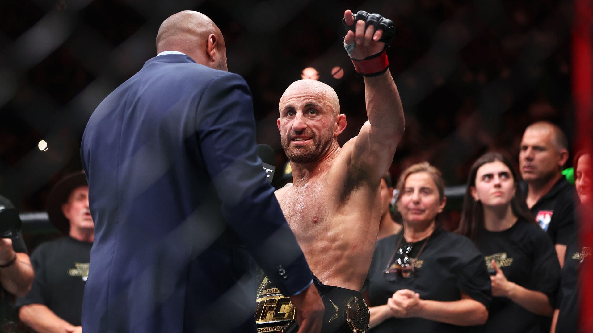 
                        UFC 325 results, takeaways: Alexander Volkanovski continues to turn back the clock; lightweight heats up
                    