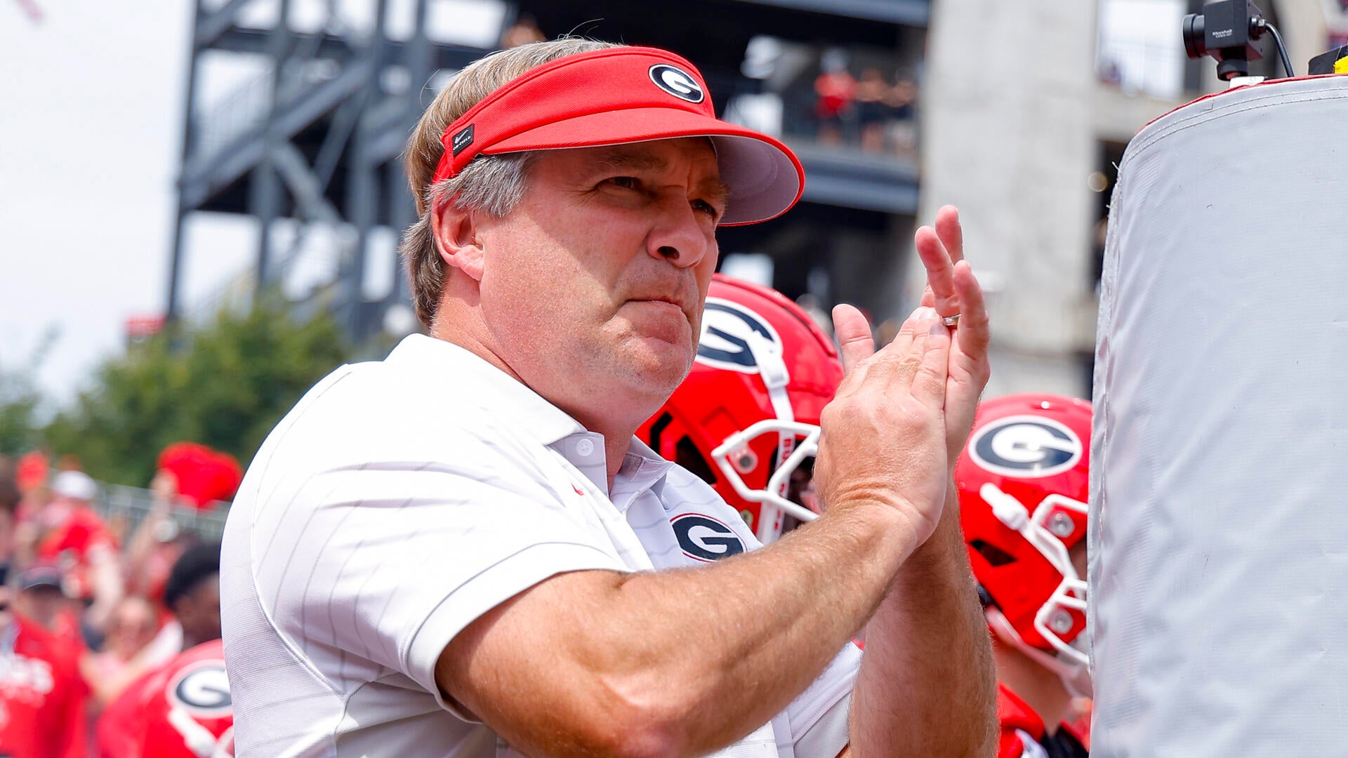 <a href="https://www.cbssports.com/college-football/news/college-football-recruiting-georgia-2027-kemon-spell/" target="_blank">College football recruiting: Kemon Spell, No. 1 running back in 2027 class, commits to Georgia</a>