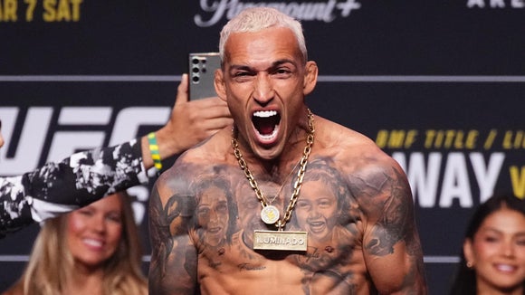 Charles Oliveira Looks To Move Back Into Title Contention