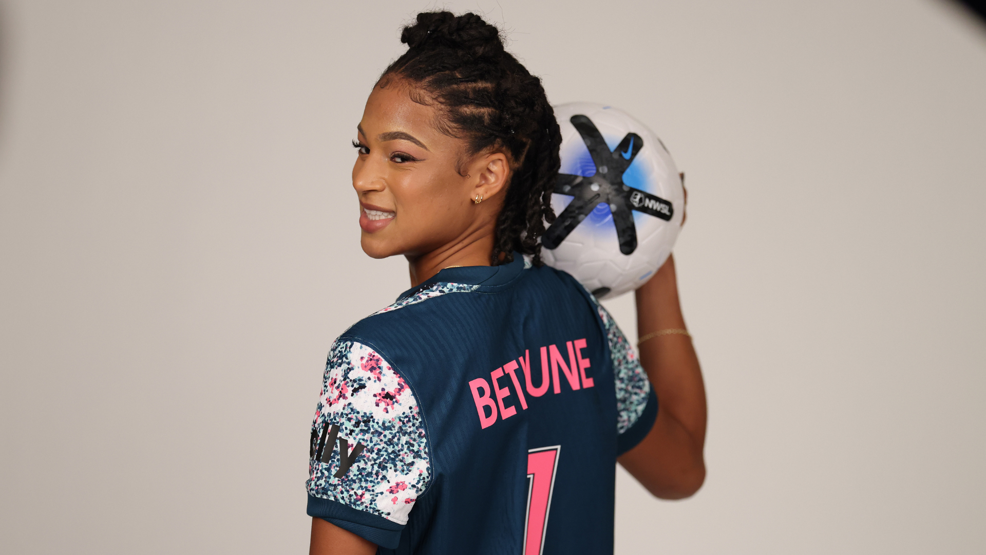 2026 NWSL predictions, picks: Who is most likely to challenge K.C. Current and new midfielder Croix Bethune
