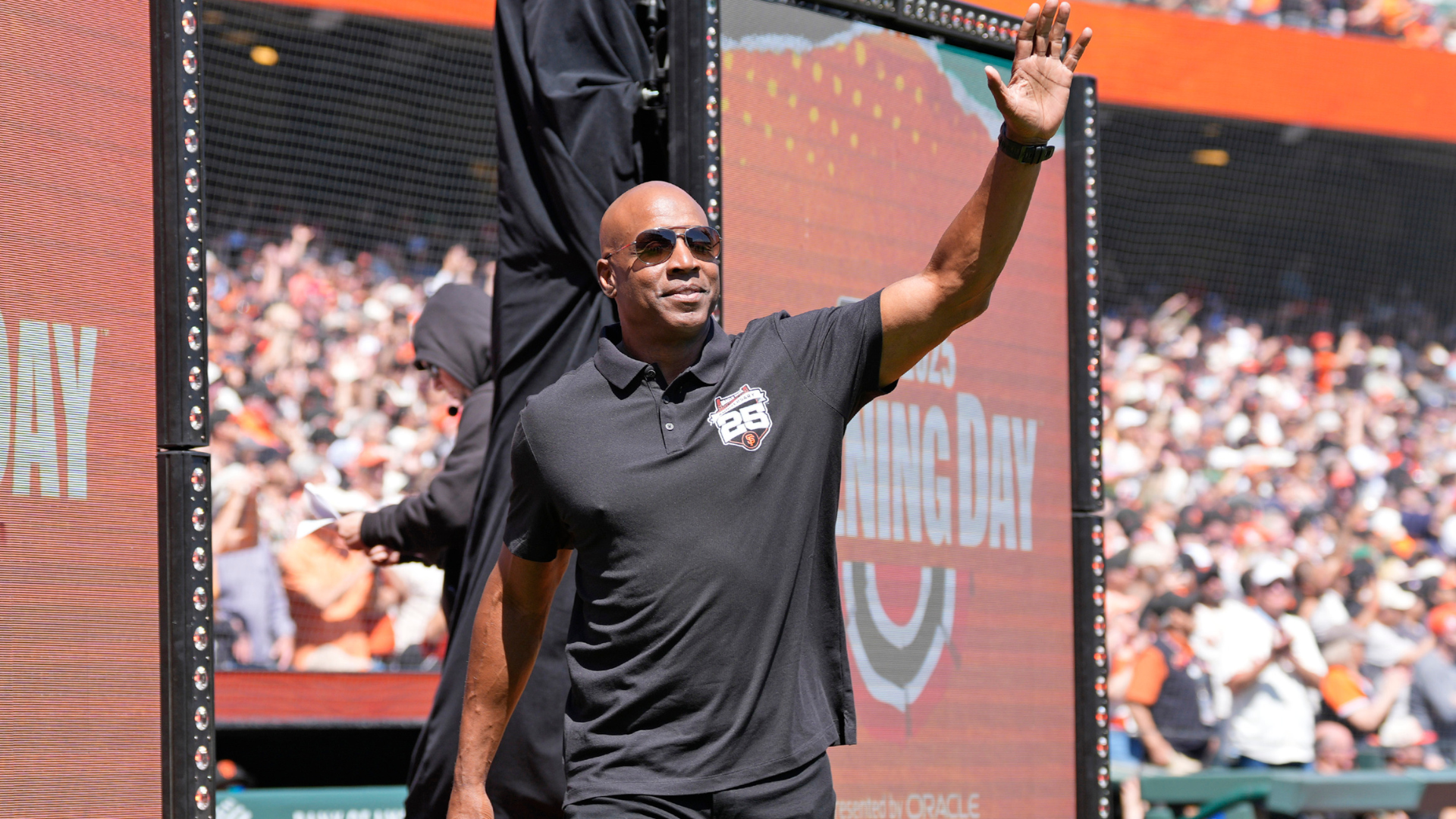 Barry Bonds shares how close he was to signing with Yankees and how a George Steinbrenner call pushed him away
