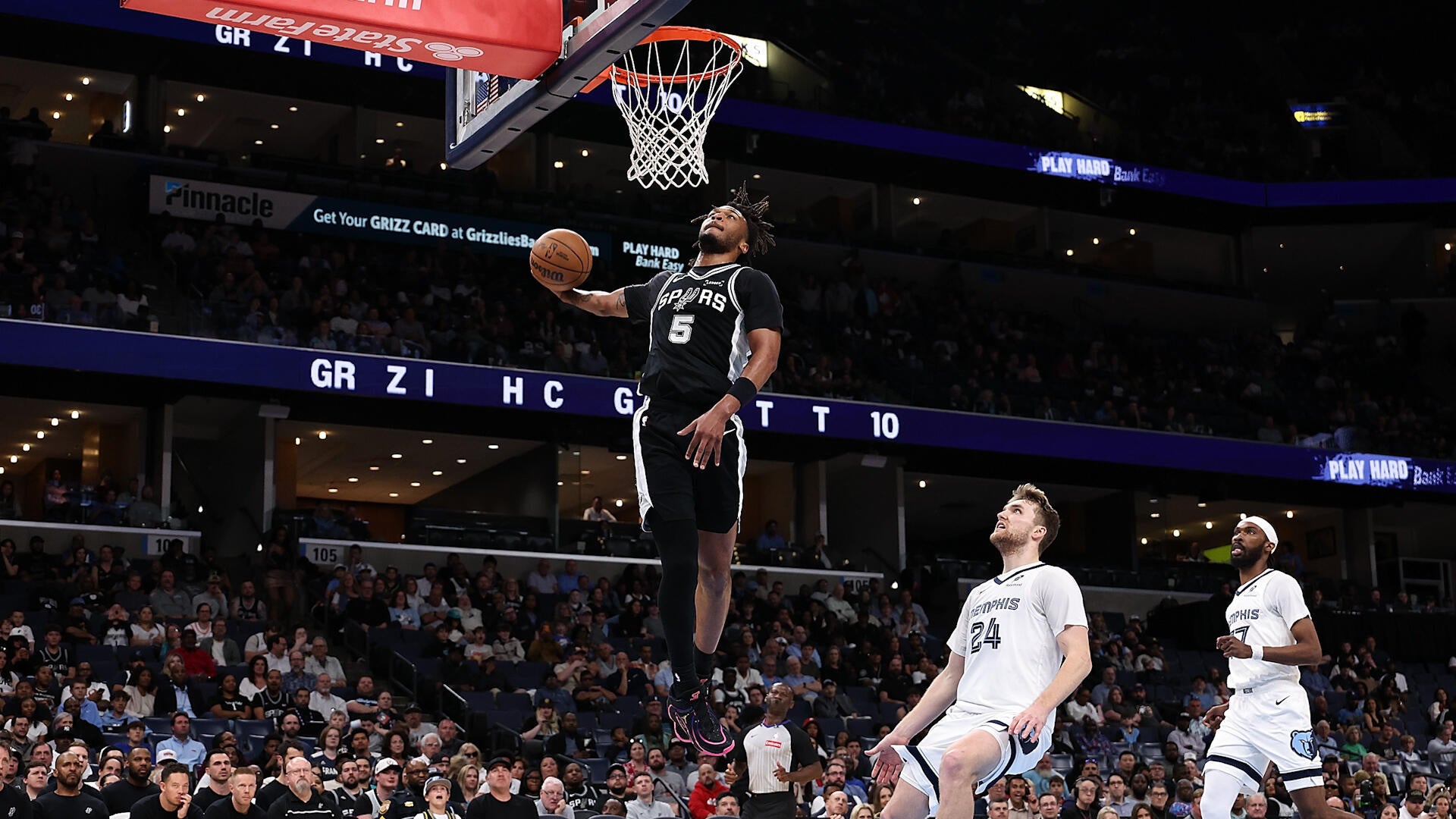 Spurs Win 7th Straight, 2 Games Back Of The Thunder In West