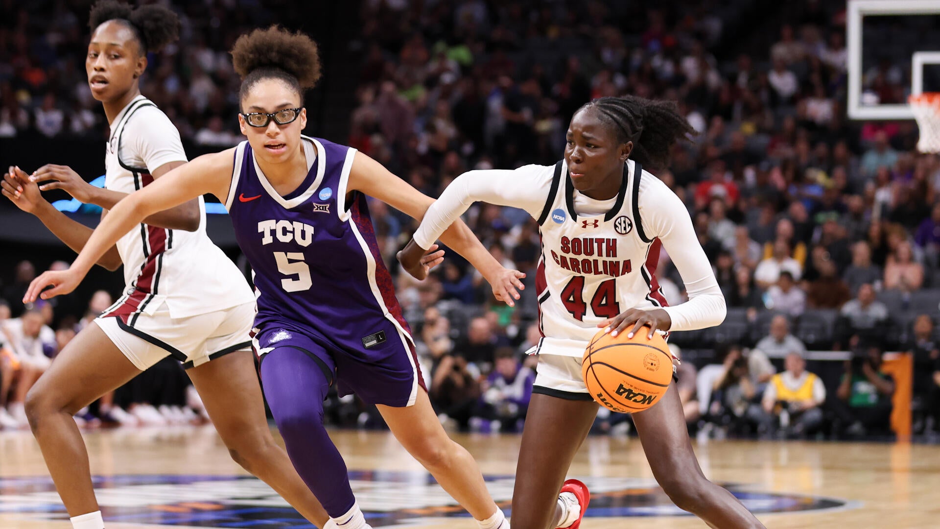 Joyce Edwards Scores 24 PTS As South Carolina Advances To Women's Final Four