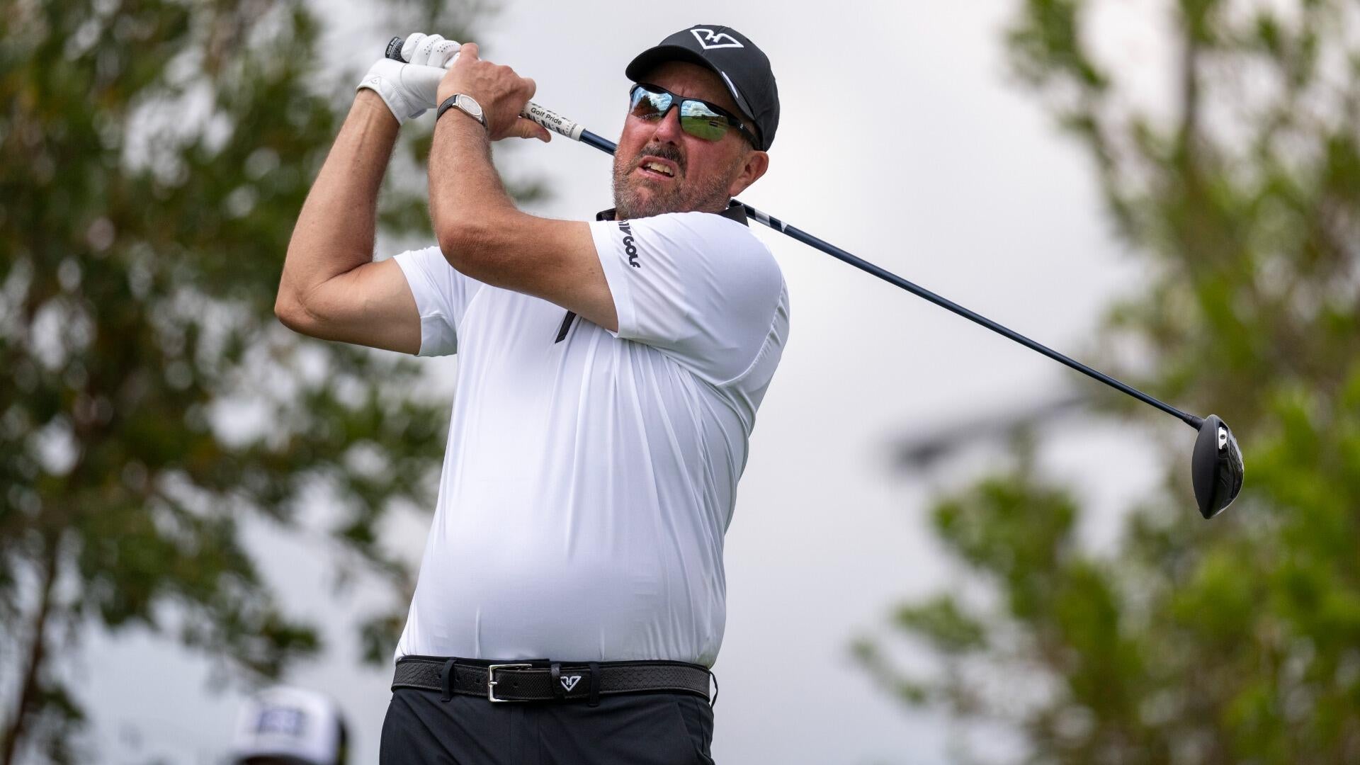 Phil Mickelson exits Masters as Tiger sits out