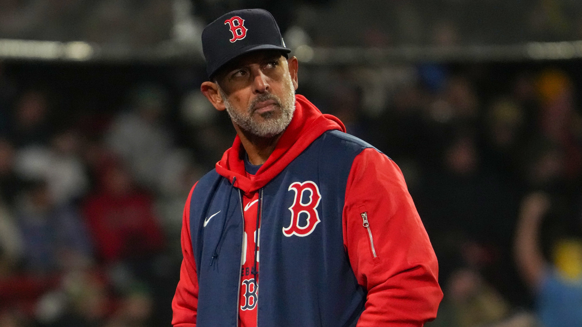 Red Sox memecat manajer Alex Cora, merombak tim di tengah awal musim 10-17