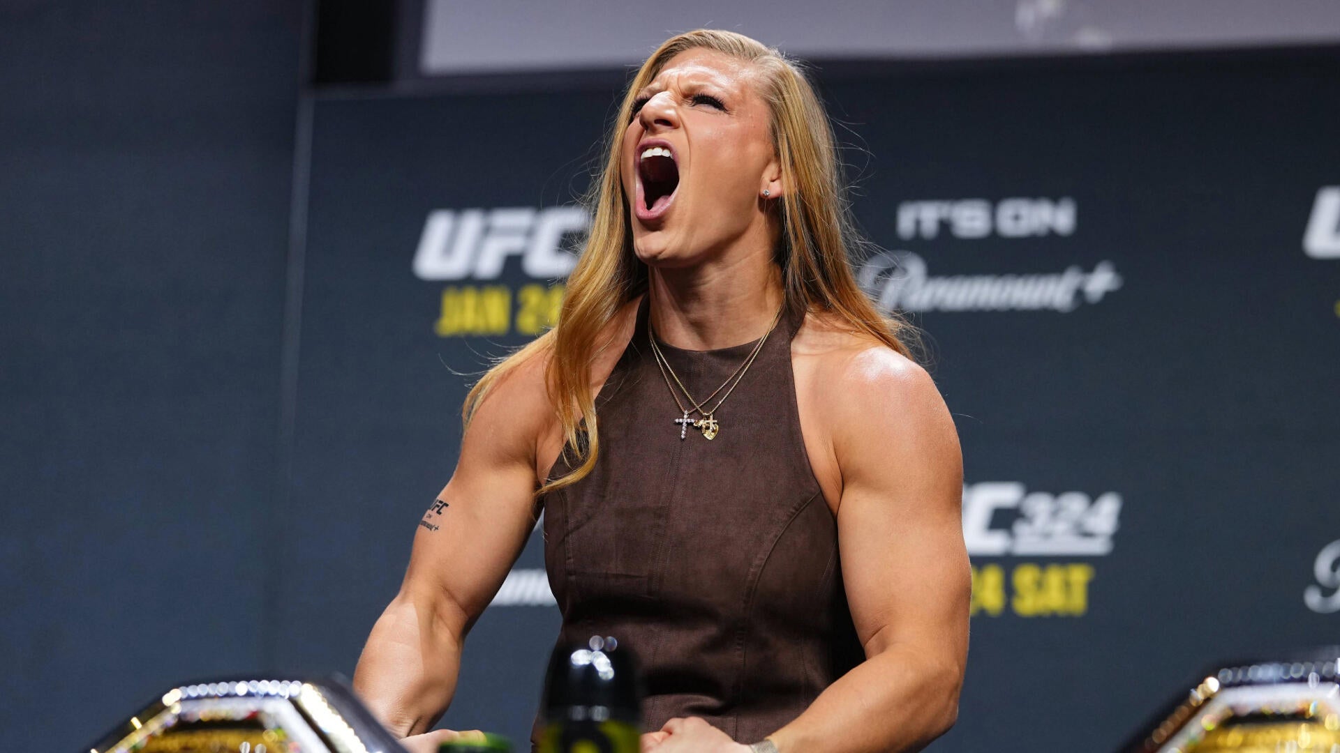 Juara UFC bantamweight wanita Kayla Harrison mengumumkan "Saya kembali" setelah operasi leher