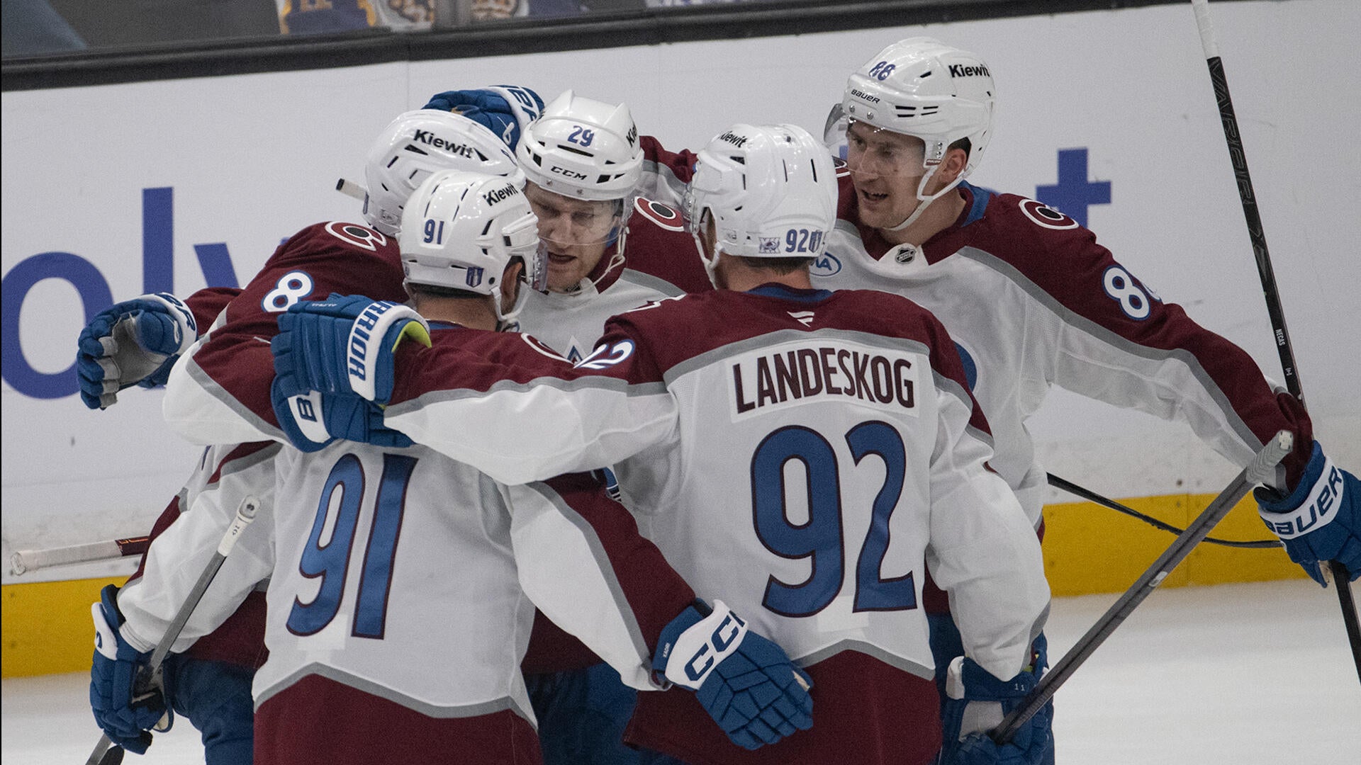 Highlights: MacKinnon scores twice in clincher as Avalanche sweep Kings
