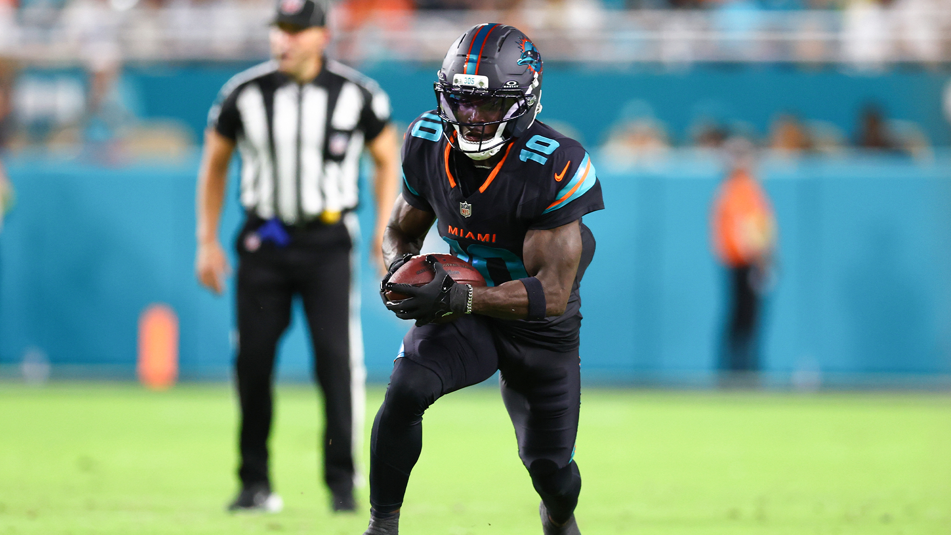 WR Tyreek Hill Remains A Free Agent