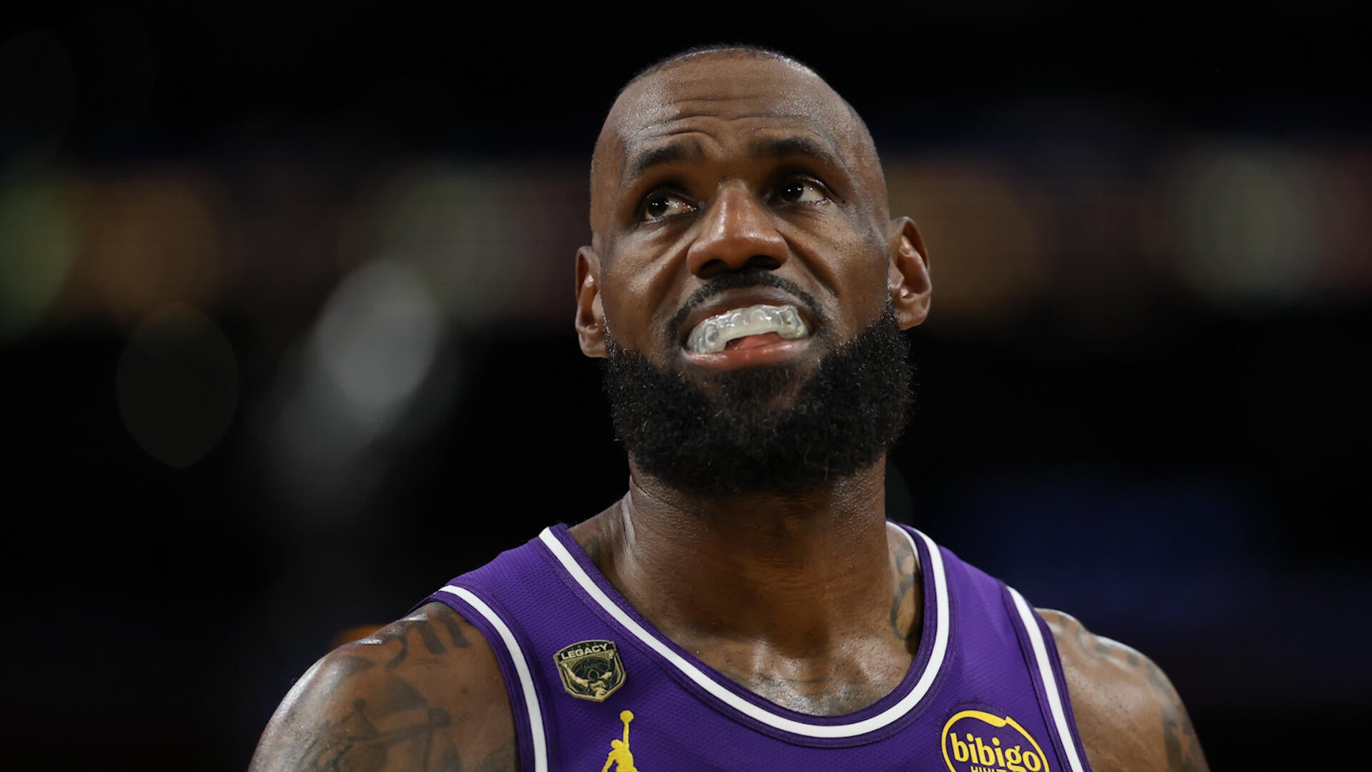 LeBron James struggles in Game 5 as Rockets extend series