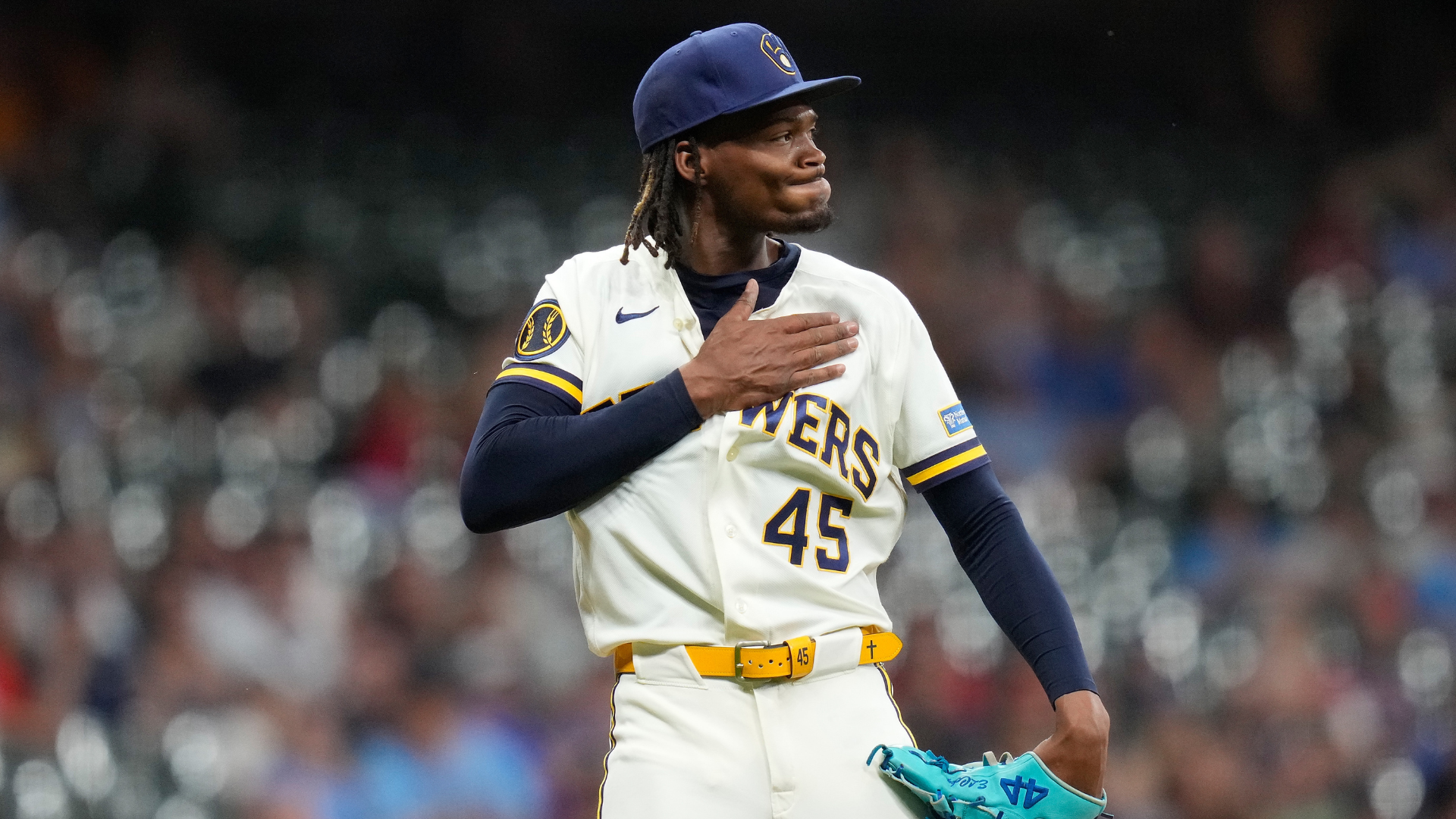 Brewers' Pat Murphy calls out Abner Uribe for 'unacceptable' gesture during heated win over Cardinals