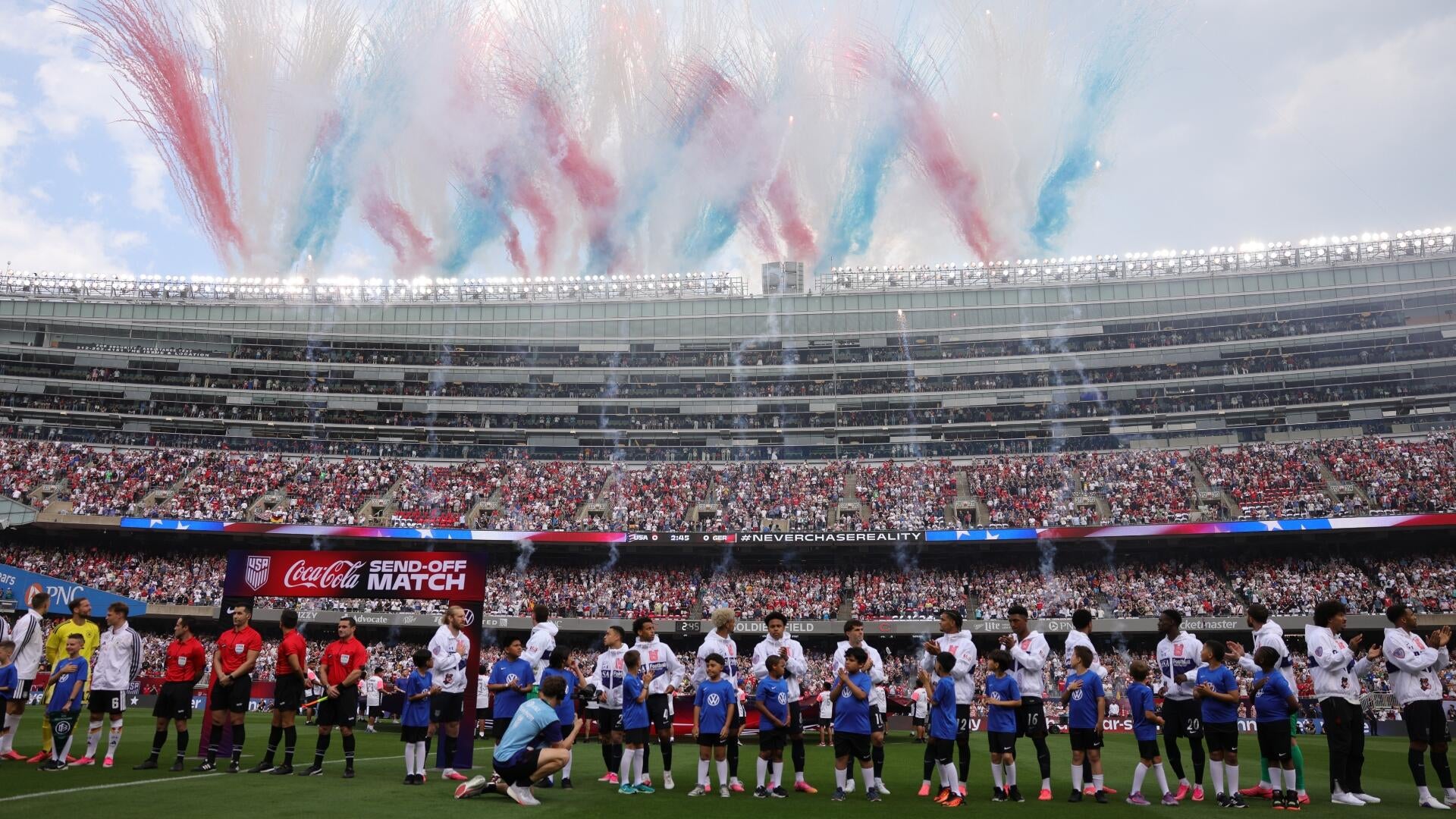 After getting left out of World Cup party, Chicago shows off the type of atmosphere hosts USMNT need