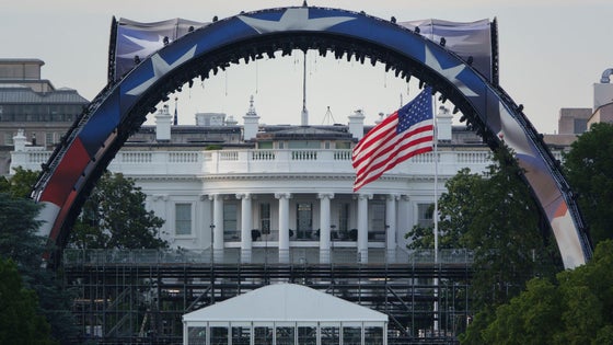 ufc-white-house-claw-flag.jpg