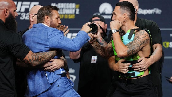 conor-mcgregor-max-holloway-presser.jpg