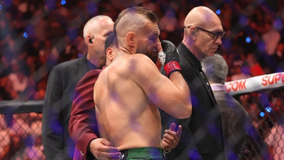 conor-mcgregor-329-walkout-injury.jpg